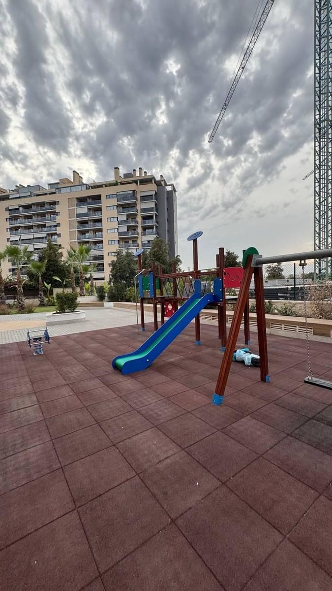 2 soverom Leilighet til salgs i Alicante by med svømmebasseng garasje - € 679 000 (Ref: 10132053)