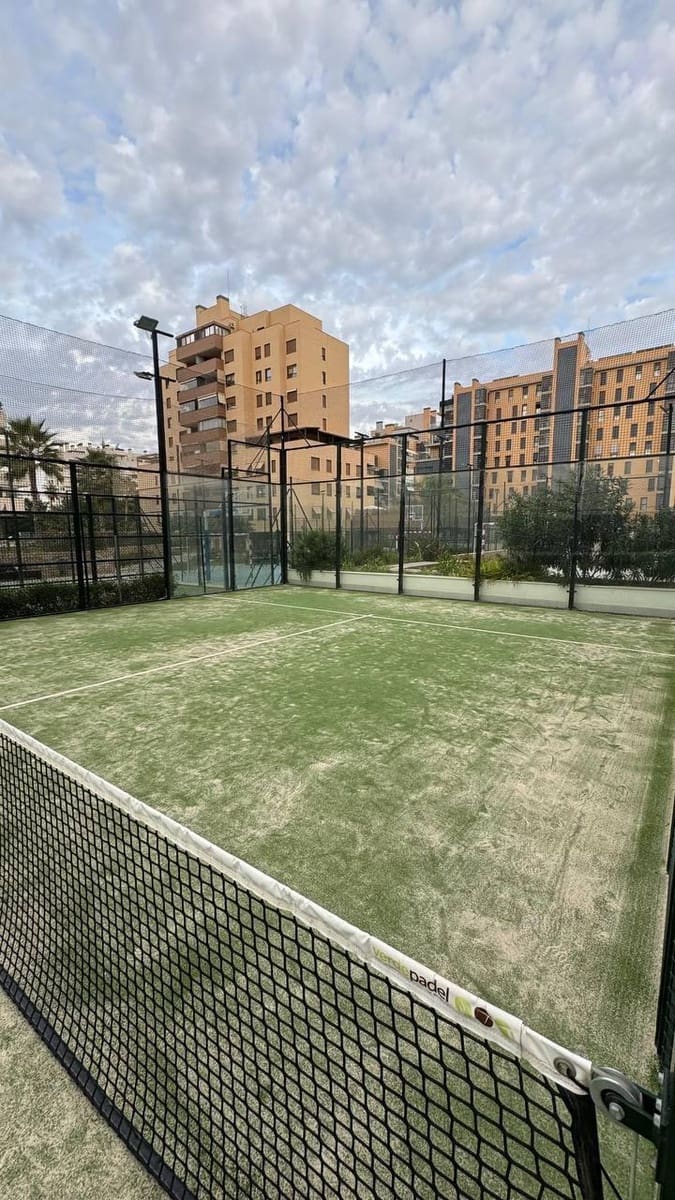 2 soverom Leilighet til salgs i Alicante by med svømmebasseng garasje - € 679 000 (Ref: 10132053)