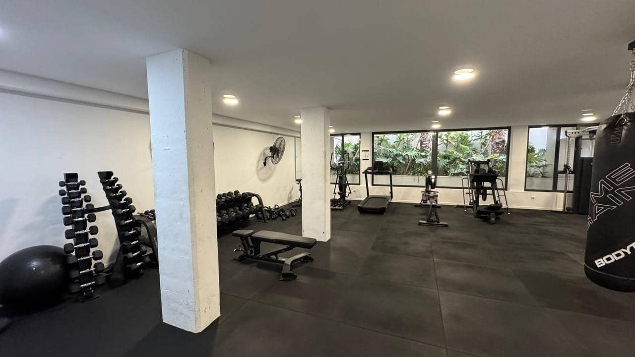 2 soverom Leilighet til salgs i Alicante by med svømmebasseng garasje - € 679 000 (Ref: 10132053)