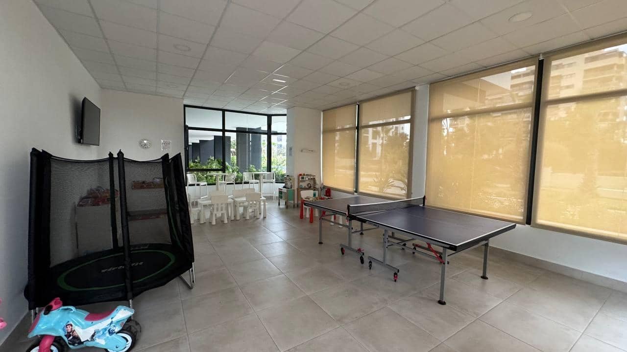 2 soverom Leilighet til salgs i Alicante by med svømmebasseng garasje - € 679 000 (Ref: 10132053)