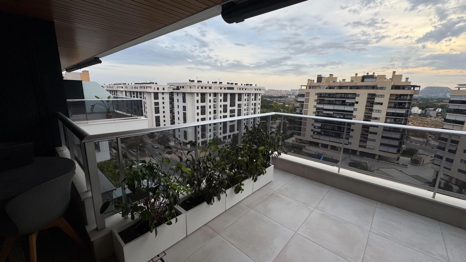 2 soverom Leilighet til salgs i Alicante by med svømmebasseng garasje - € 679 000 (Ref: 10132053)