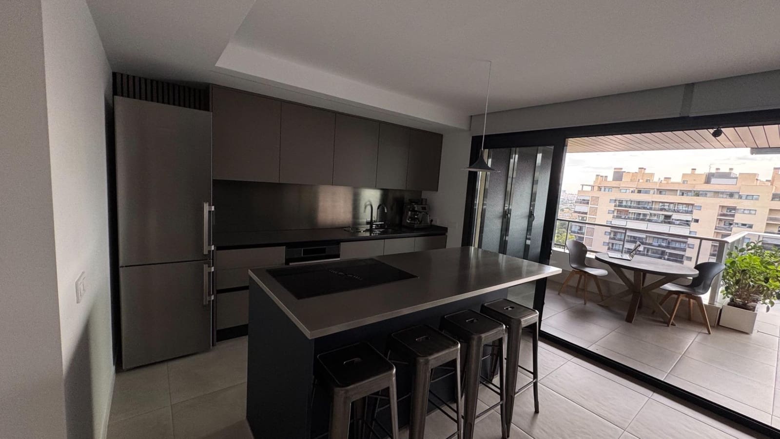 2 soverom Leilighet til salgs i Alicante by med svømmebasseng garasje - € 679 000 (Ref: 10132053)