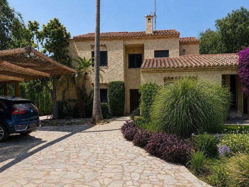 5 bedroom Villa for sale in Pucol with pool - € 990,000 (Ref: 10132055)