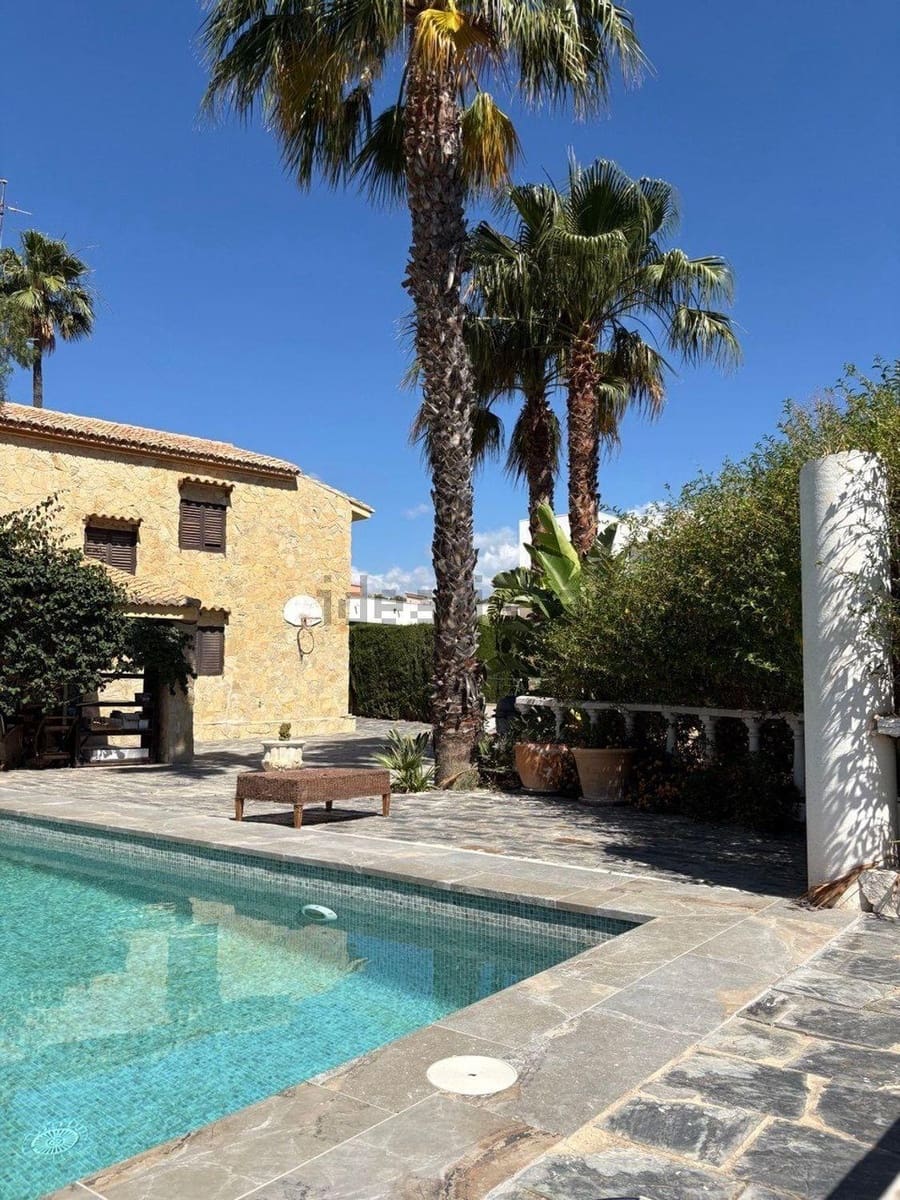 5 bedroom Villa for sale in Pucol with pool - € 990,000 (Ref: 10132055)
