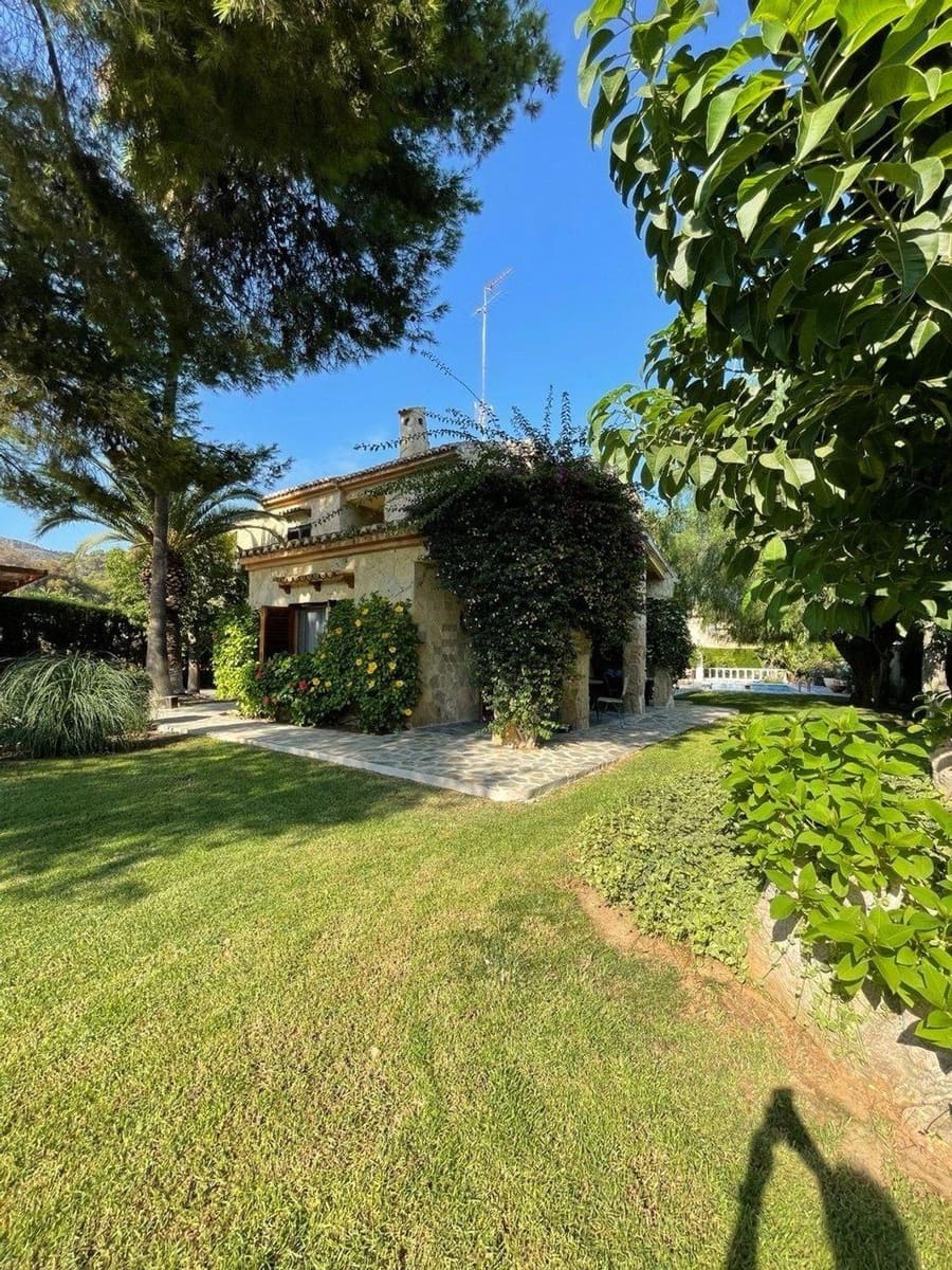 5 bedroom Villa for sale in Pucol with pool - € 990,000 (Ref: 10132055)