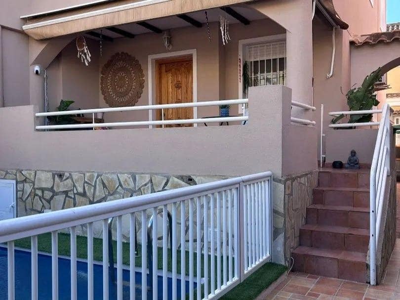 4 soveværelse Rækkehus til salg i Valverde med swimmingpool - € 310.000 (Ref: 10136118)