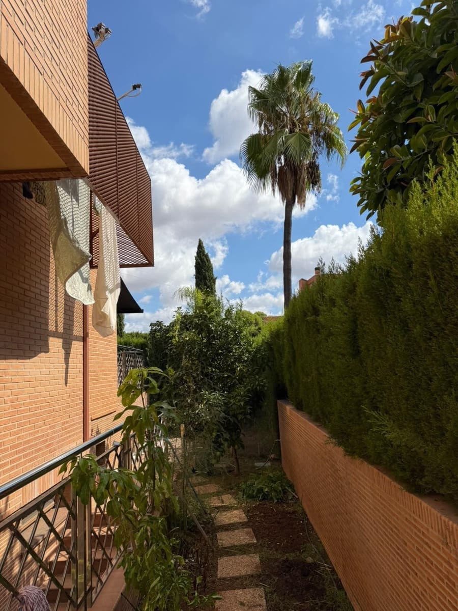 5 bedroom Villa for sale in Betera - € 999,000 (Ref: 10136119)