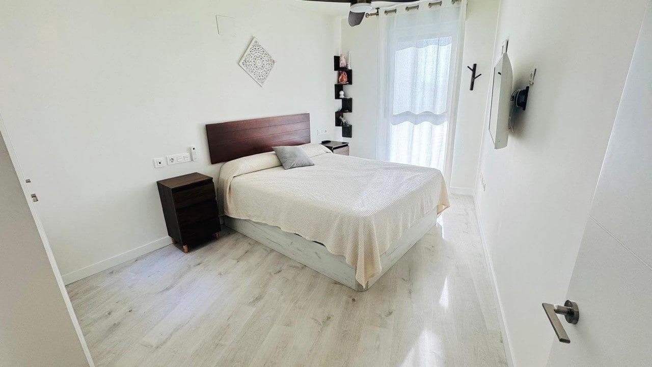 3 bedroom Flat for sale in Valencia city with pool garage - € 650,000 (Ref: 10155324)