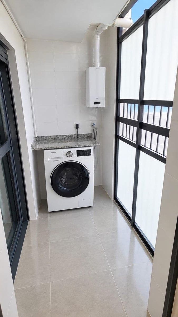 4 slaapkamer Flat te koop in La Pobla de Vallbona met zwembad garage - € 255.000 (Ref: 10161550)