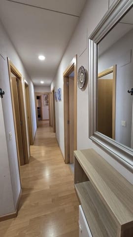 4 slaapkamer Flat te koop in La Pobla de Vallbona met zwembad garage - € 255.000 (Ref: 10161550)