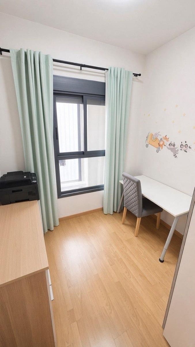 4 slaapkamer Flat te koop in La Pobla de Vallbona met zwembad garage - € 255.000 (Ref: 10161550)