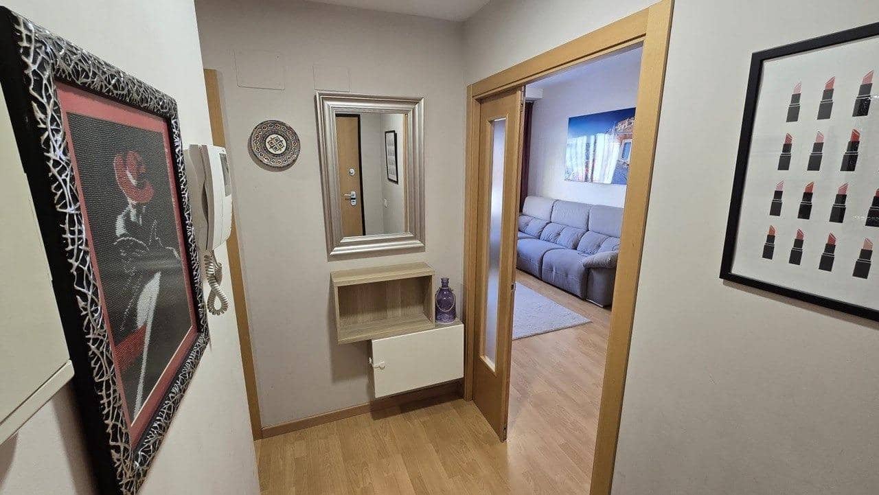 4 slaapkamer Flat te koop in La Pobla de Vallbona met zwembad garage - € 255.000 (Ref: 10161550)