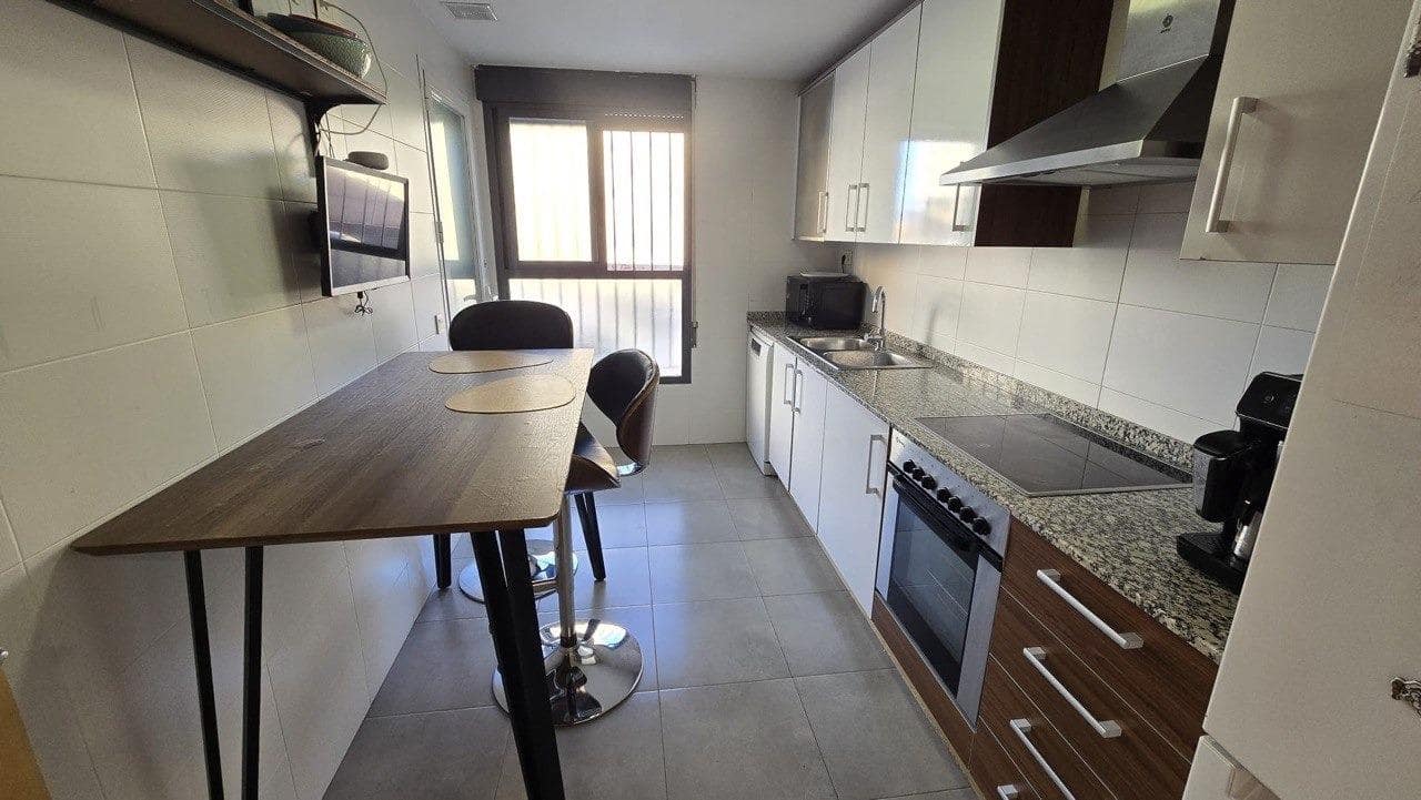 4 slaapkamer Flat te koop in La Pobla de Vallbona met zwembad garage - € 255.000 (Ref: 10161550)