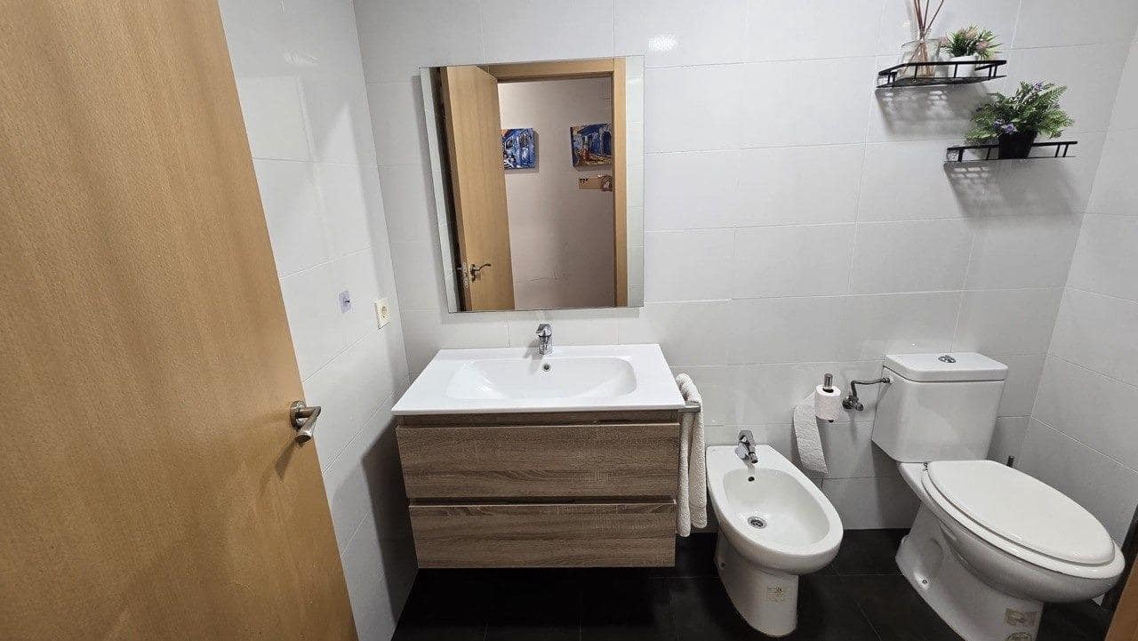 4 slaapkamer Flat te koop in La Pobla de Vallbona met zwembad garage - € 255.000 (Ref: 10161550)