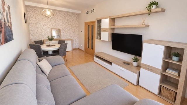 4 slaapkamer Flat te koop in La Pobla de Vallbona met zwembad garage - € 255.000 (Ref: 10161550)