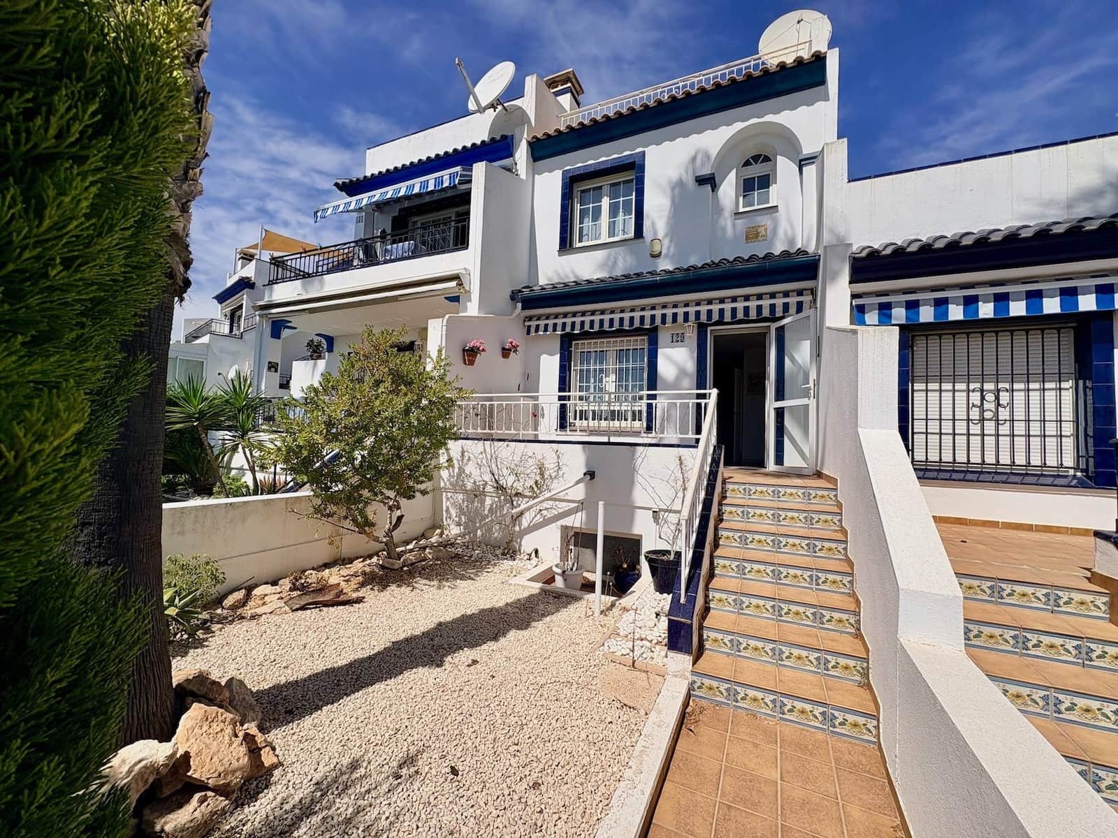 2 soverom Rekkehus til salgs i Campoamor med svømmebasseng - € 290 000 (Ref: 10177222)
