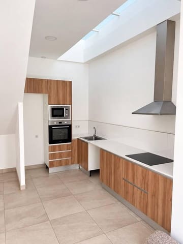 4 Zimmer Reihenhaus zu vermieten in Rocafort mit Pool Garage - 2.490 € (Ref: 10187152)