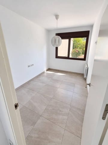 4 Zimmer Reihenhaus zu vermieten in Rocafort mit Pool Garage - 2.490 € (Ref: 10187152)