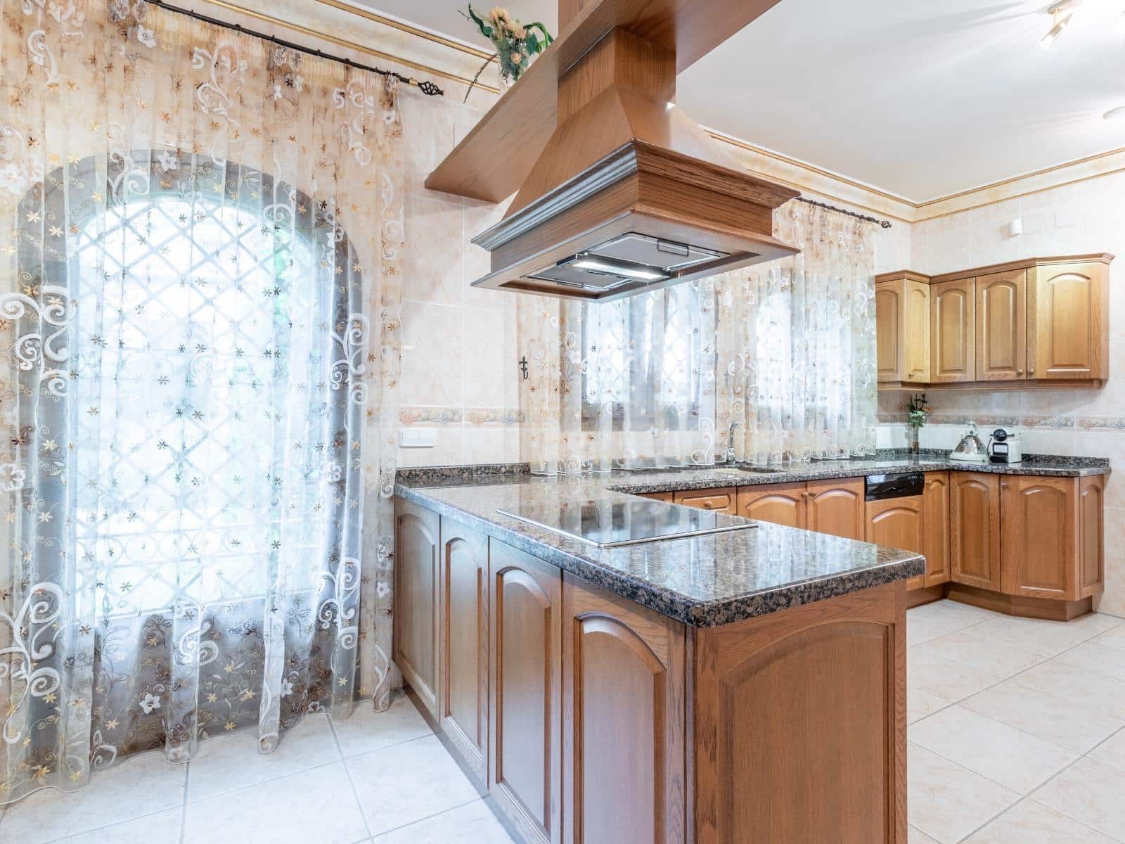 4 soveværelse Villa til salg i Adsubia med swimmingpool garage - € 2.100.000 (Ref: 8468065)