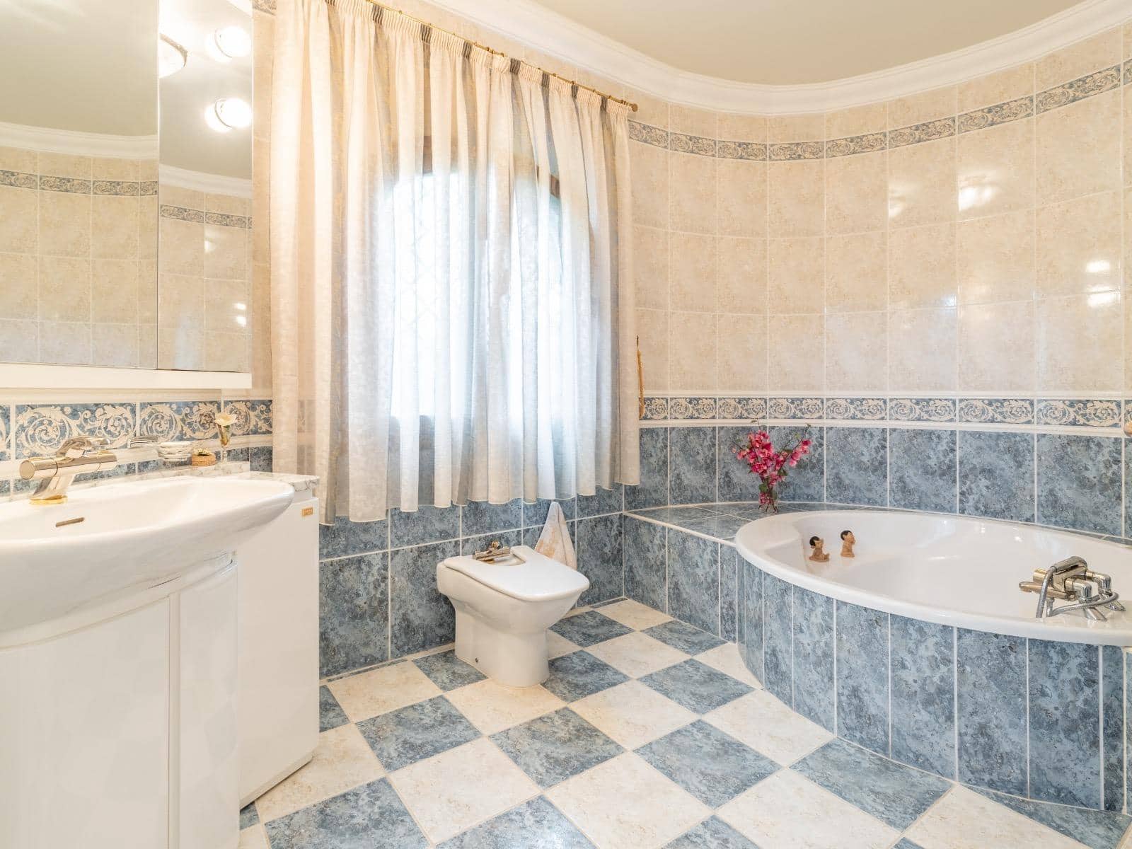 4 soveværelse Villa til salg i Adsubia med swimmingpool garage - € 2.100.000 (Ref: 8468065)