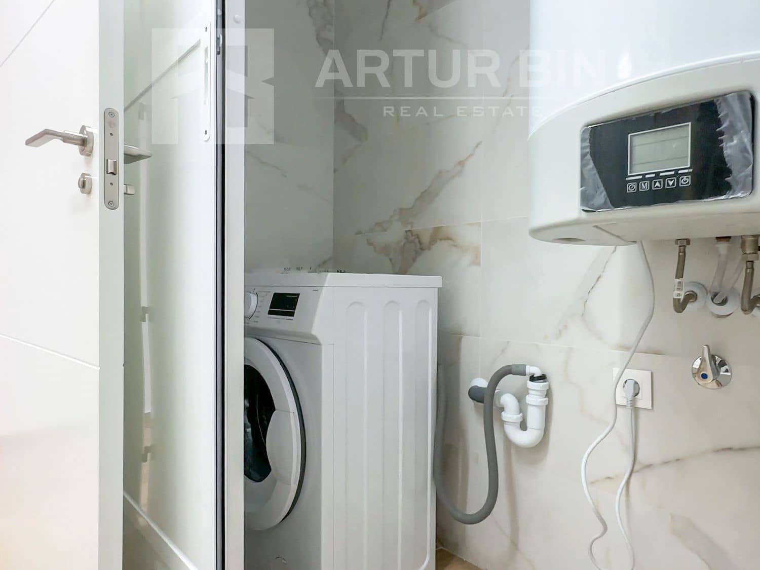 2 soveværelse Lejlighed til salg i Filipinas med swimmingpool garage - € 260.000 (Ref: 8476010)