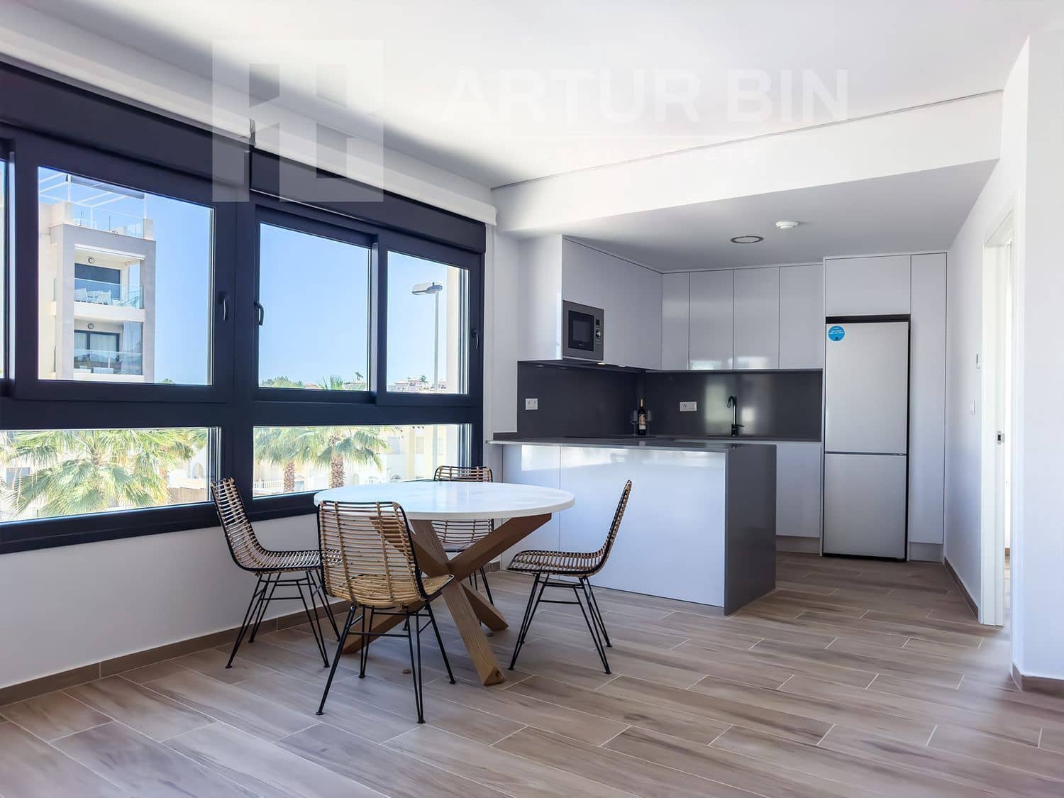 2 soveværelse Lejlighed til salg i Filipinas med swimmingpool garage - € 260.000 (Ref: 8476010)