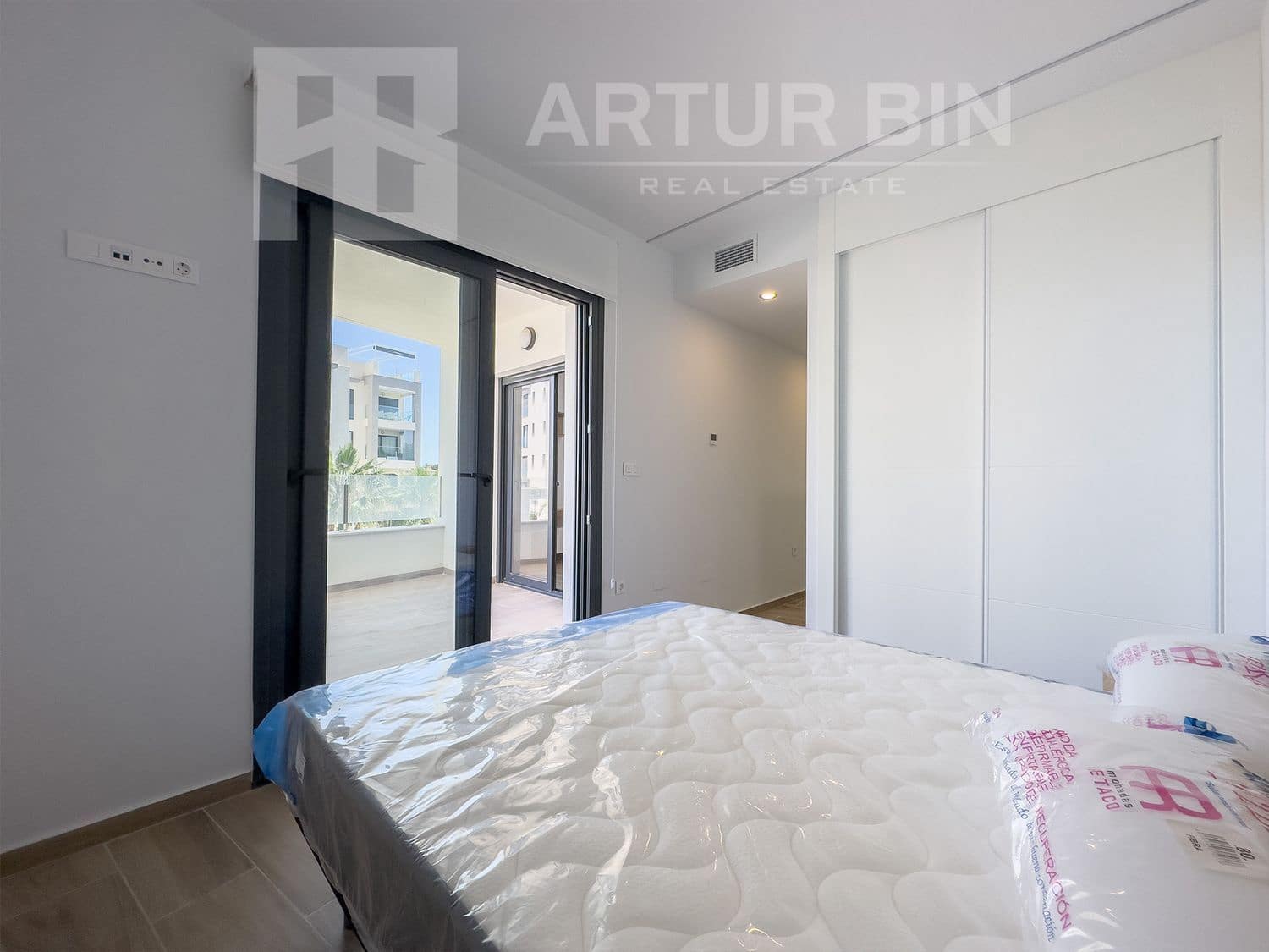 2 soveværelse Lejlighed til salg i Filipinas med swimmingpool garage - € 260.000 (Ref: 8476010)