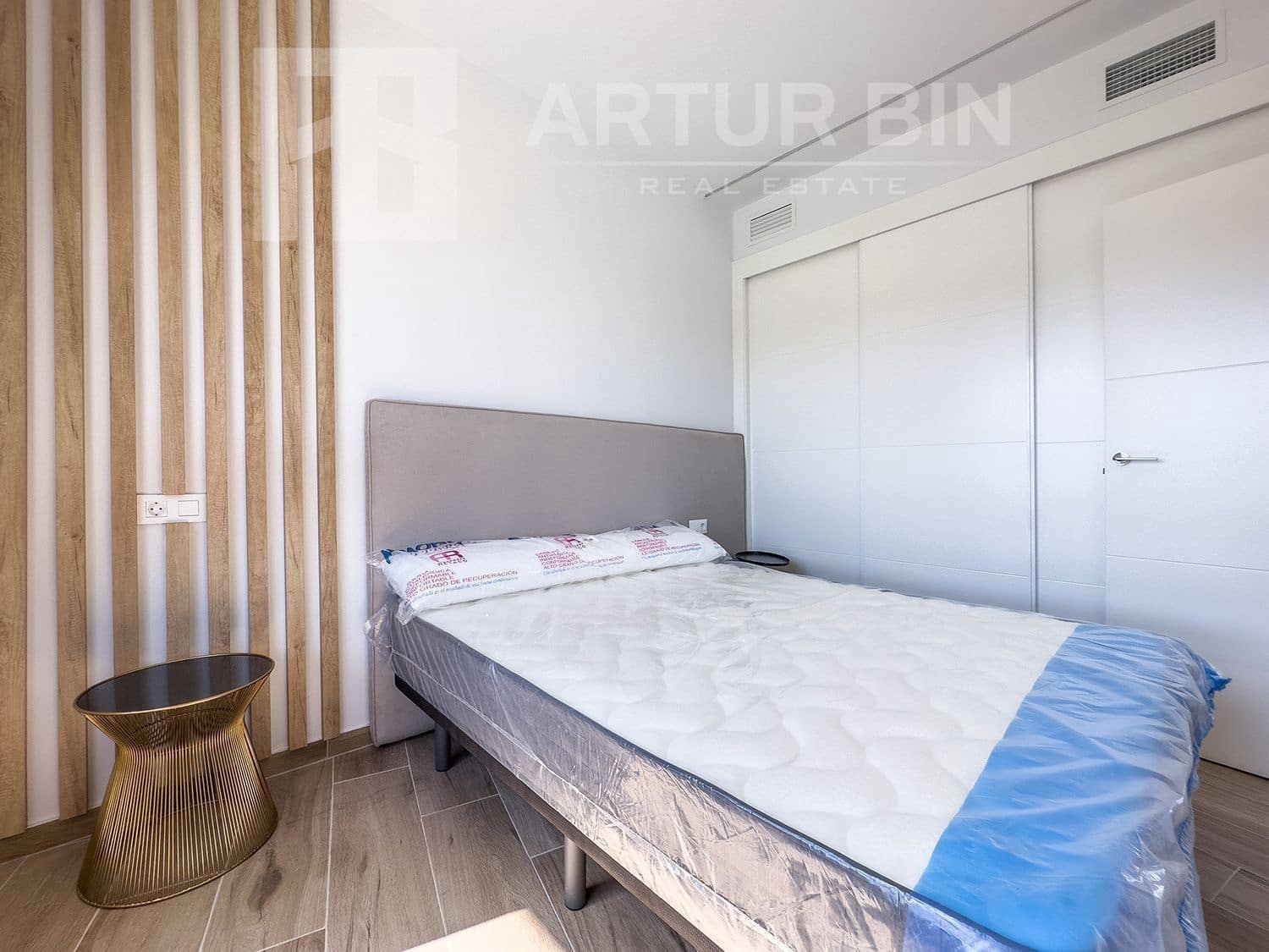 2 soveværelse Lejlighed til salg i Filipinas med swimmingpool garage - € 260.000 (Ref: 8476010)