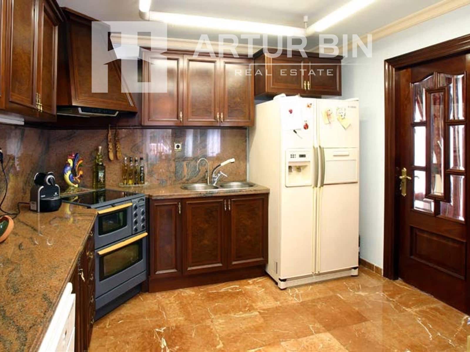 10 soverom Villa til salgs i Malaga by med garasje - € 3 150 000 (Ref: 8668490)