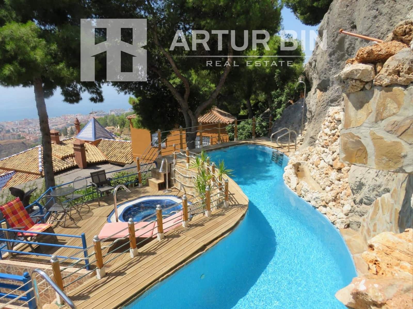 10 soverom Villa til salgs i Malaga by med garasje - € 3 150 000 (Ref: 8668490)