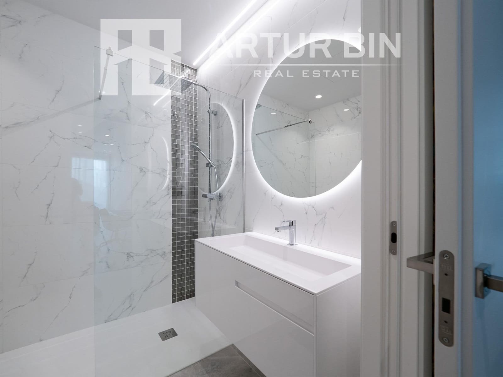 4 bedroom Villa for sale in Finestrat with pool - € 1,750,000 (Ref: 8683443)