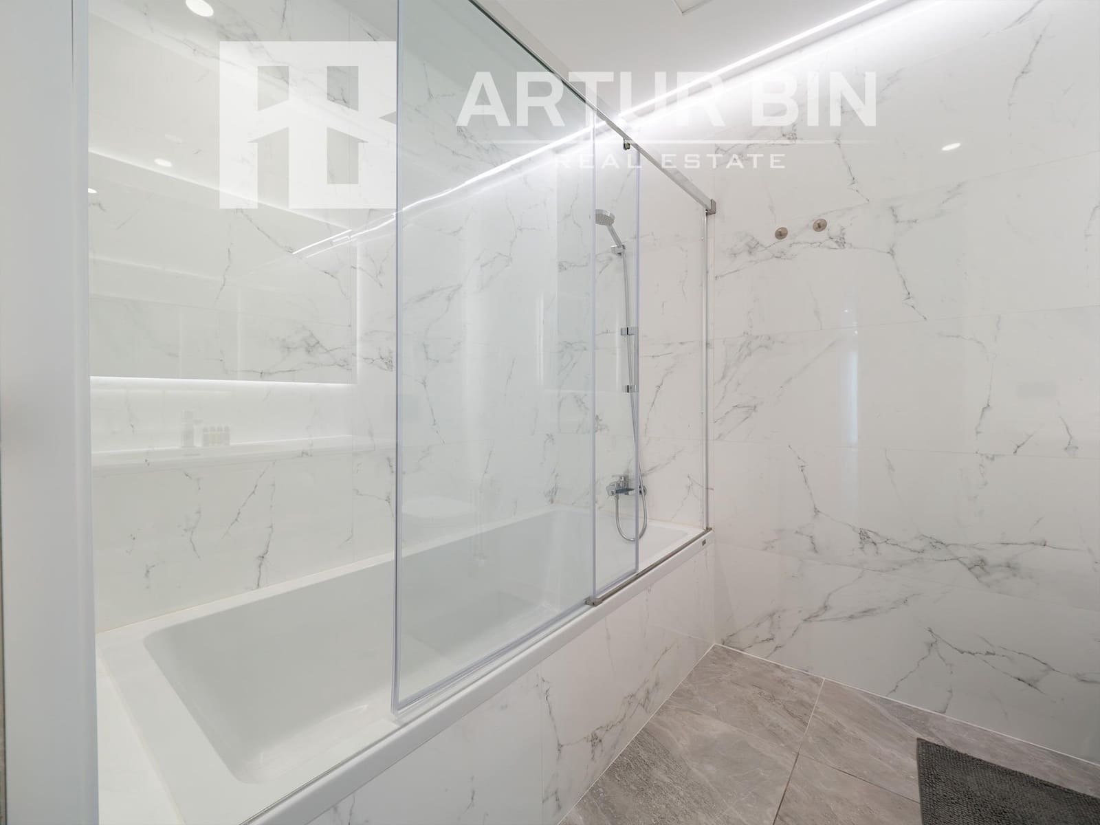 4 bedroom Villa for sale in Finestrat with pool - € 1,750,000 (Ref: 8683443)