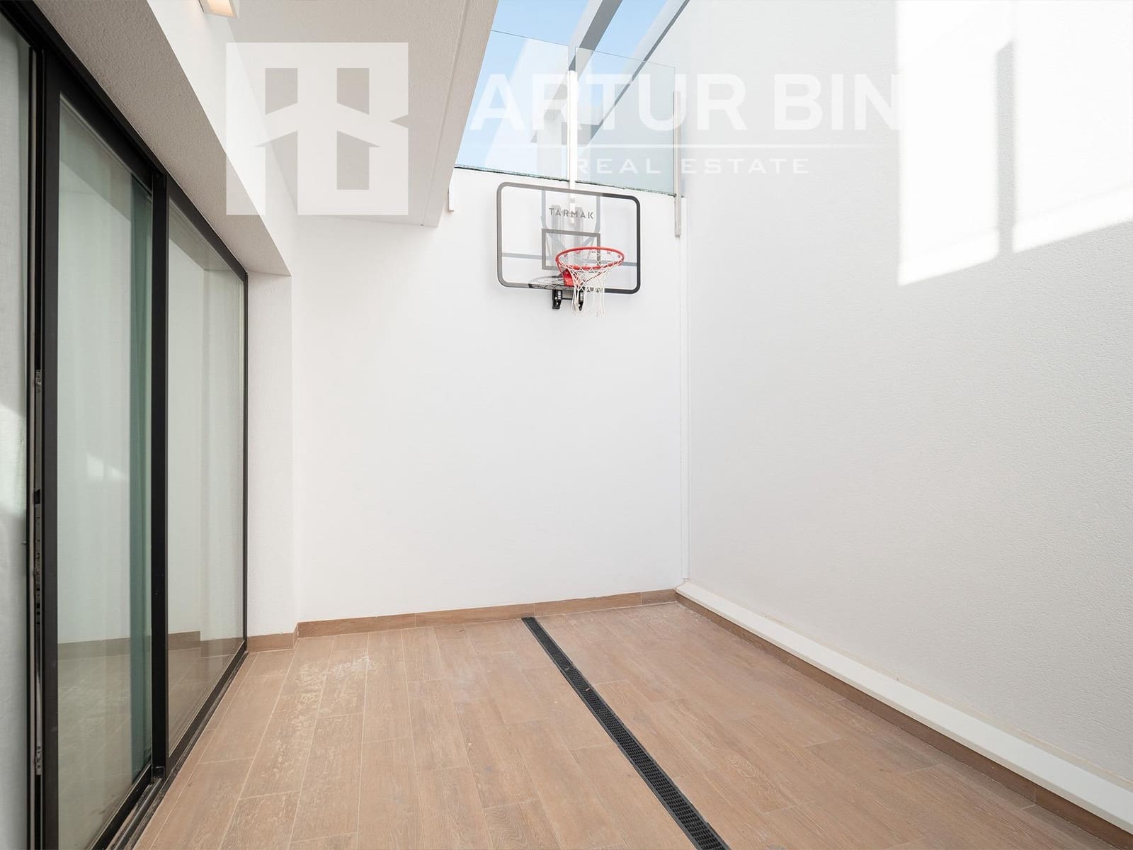 4 bedroom Villa for sale in Finestrat with pool - € 1,750,000 (Ref: 8683443)