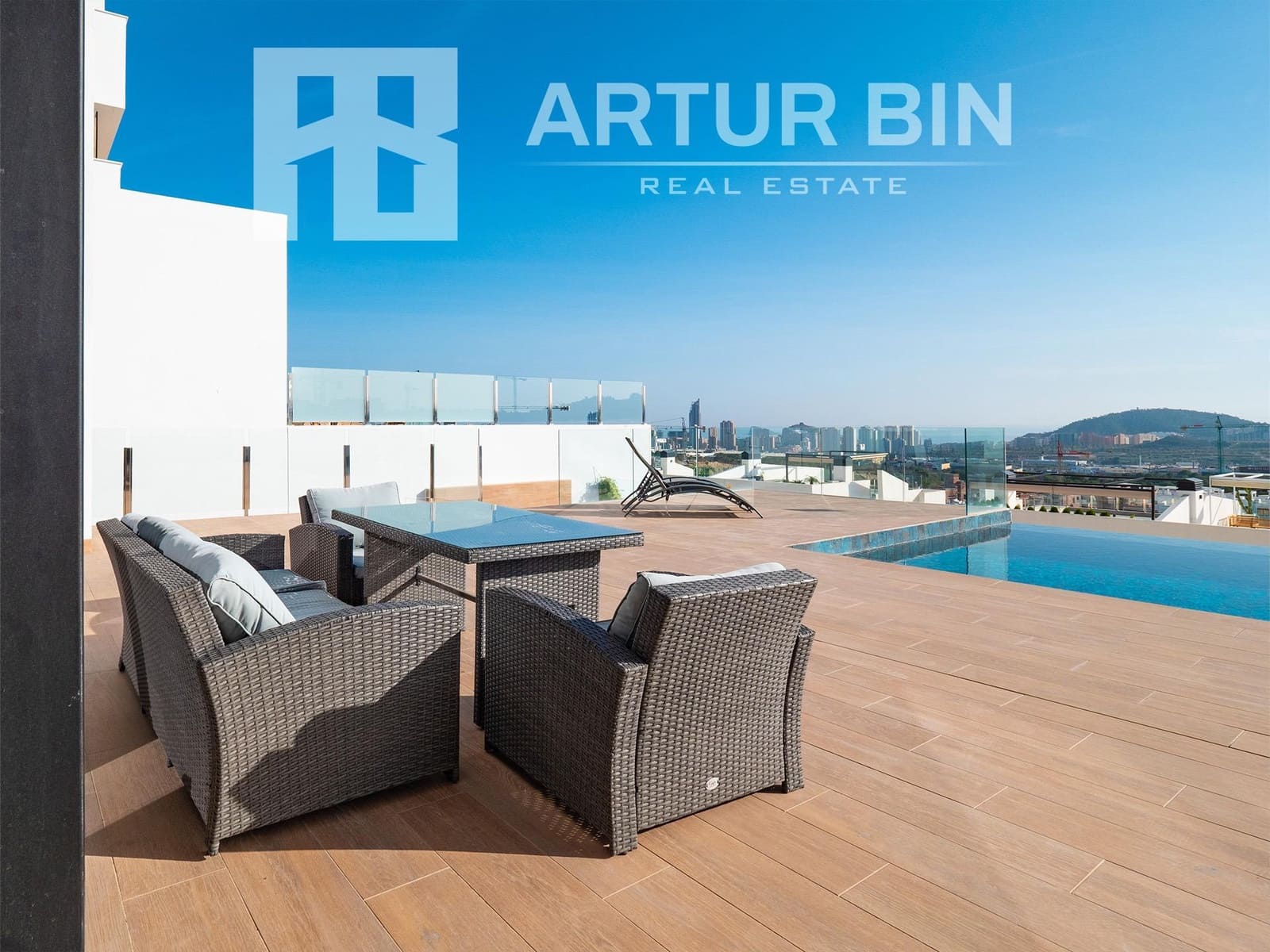 4 bedroom Villa for sale in Finestrat with pool - € 1,750,000 (Ref: 8683443)