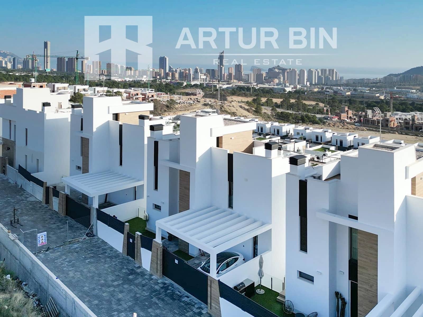 4 bedroom Villa for sale in Finestrat with pool - € 1,750,000 (Ref: 8683443)