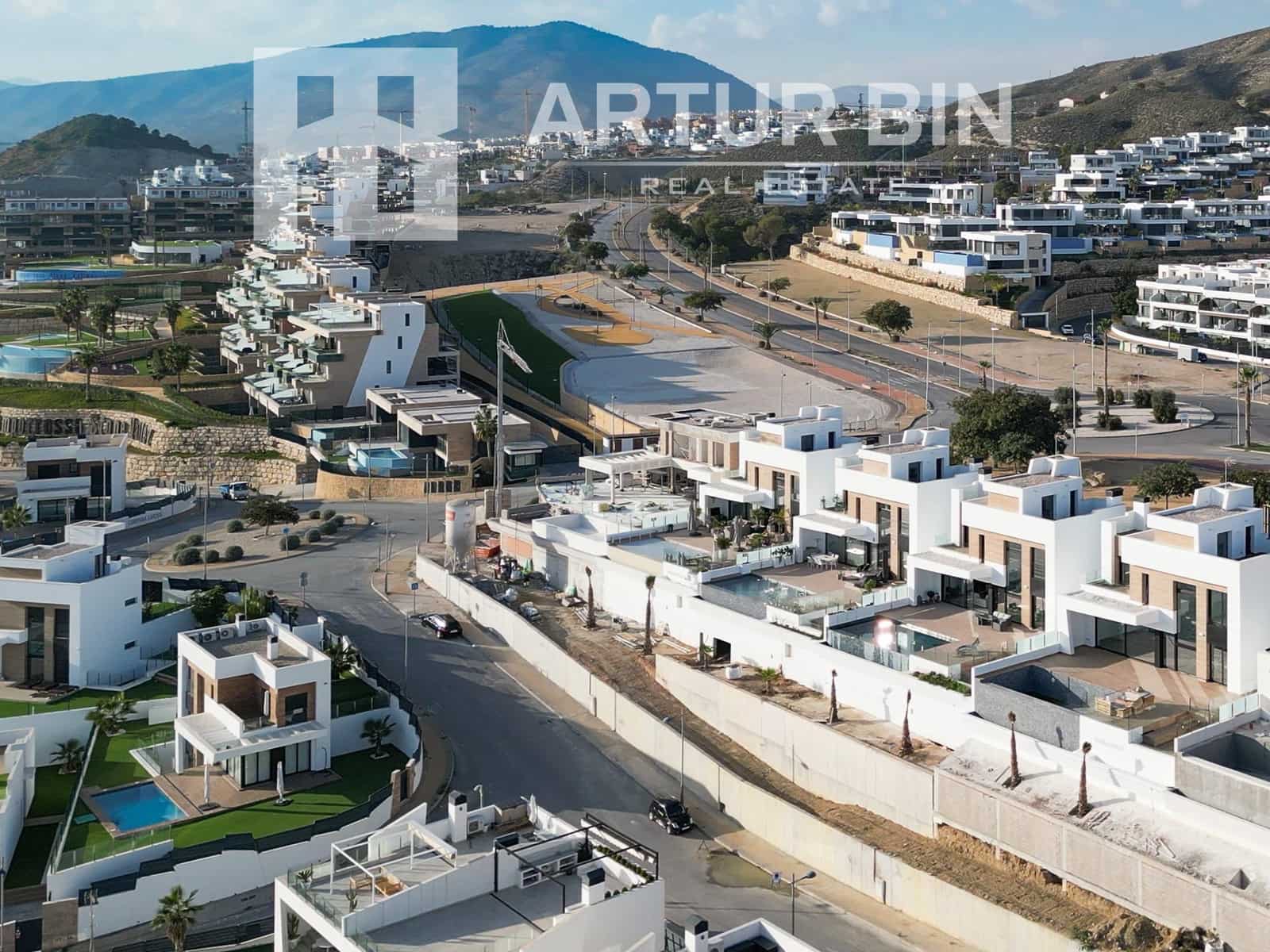 4 bedroom Villa for sale in Finestrat with pool - € 1,750,000 (Ref: 8683443)