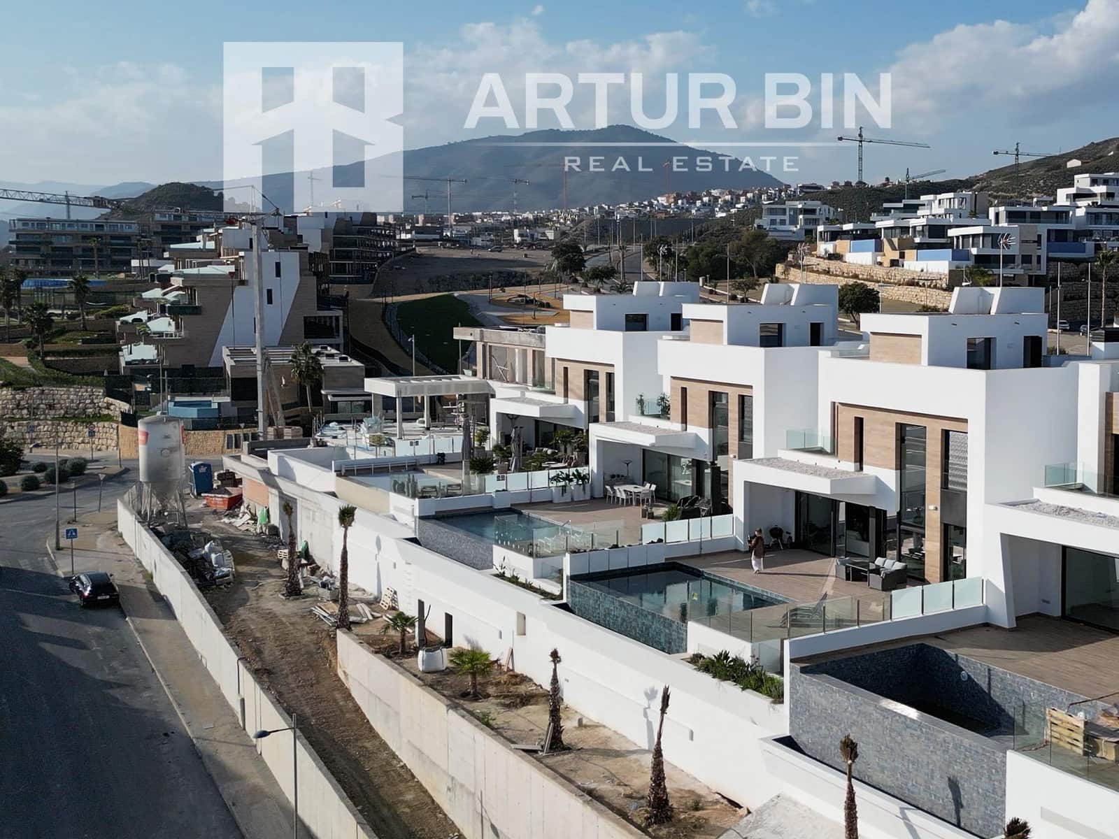 4 bedroom Villa for sale in Finestrat with pool - € 1,750,000 (Ref: 8683443)