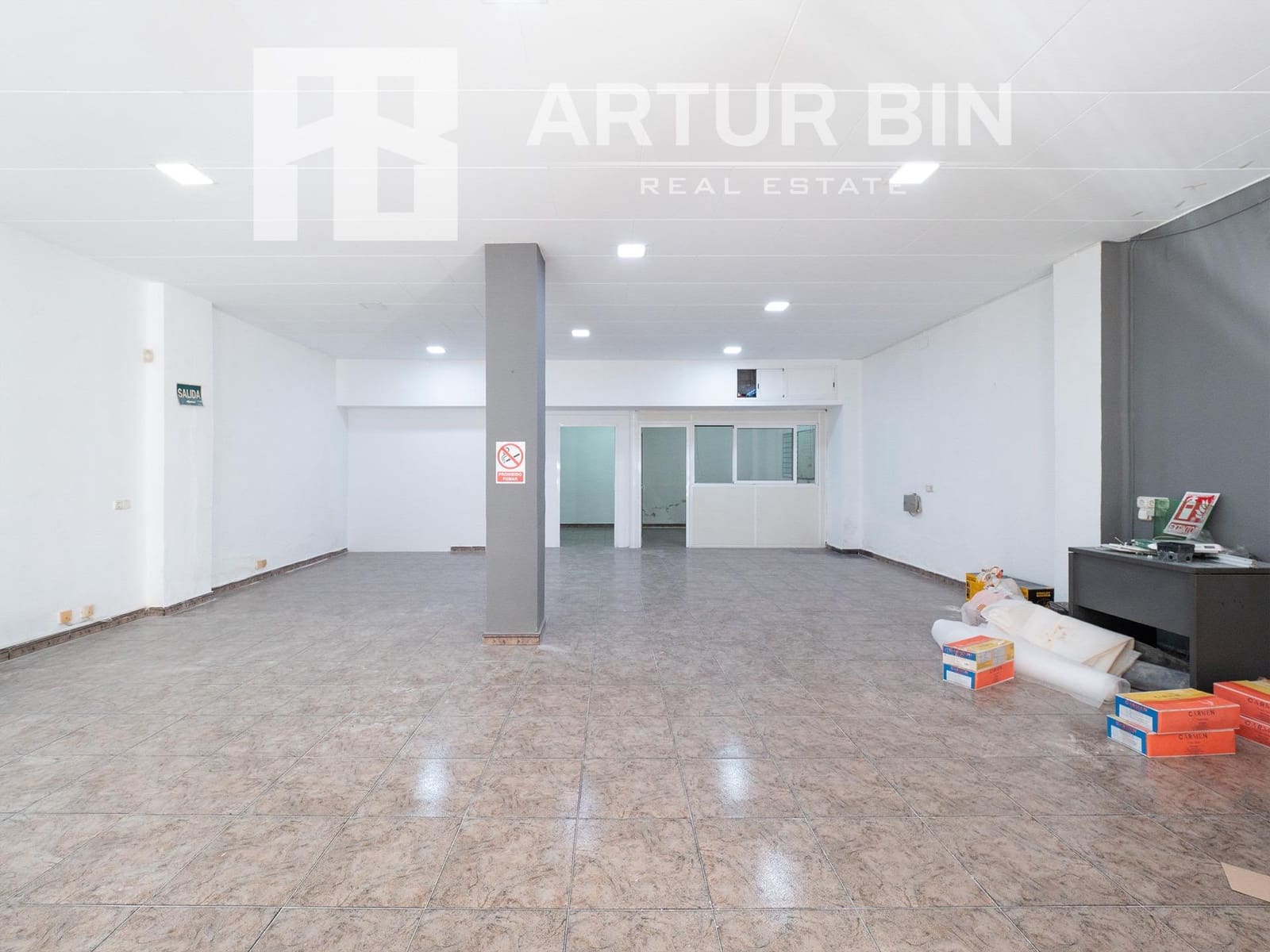 Erhverv til salg i Valencia by - € 110.000 (Ref: 8709885)