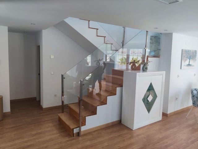 3 bedroom Villa for sale in Alicante / Alacant city with pool - € 560,000 (Ref: 8755661)