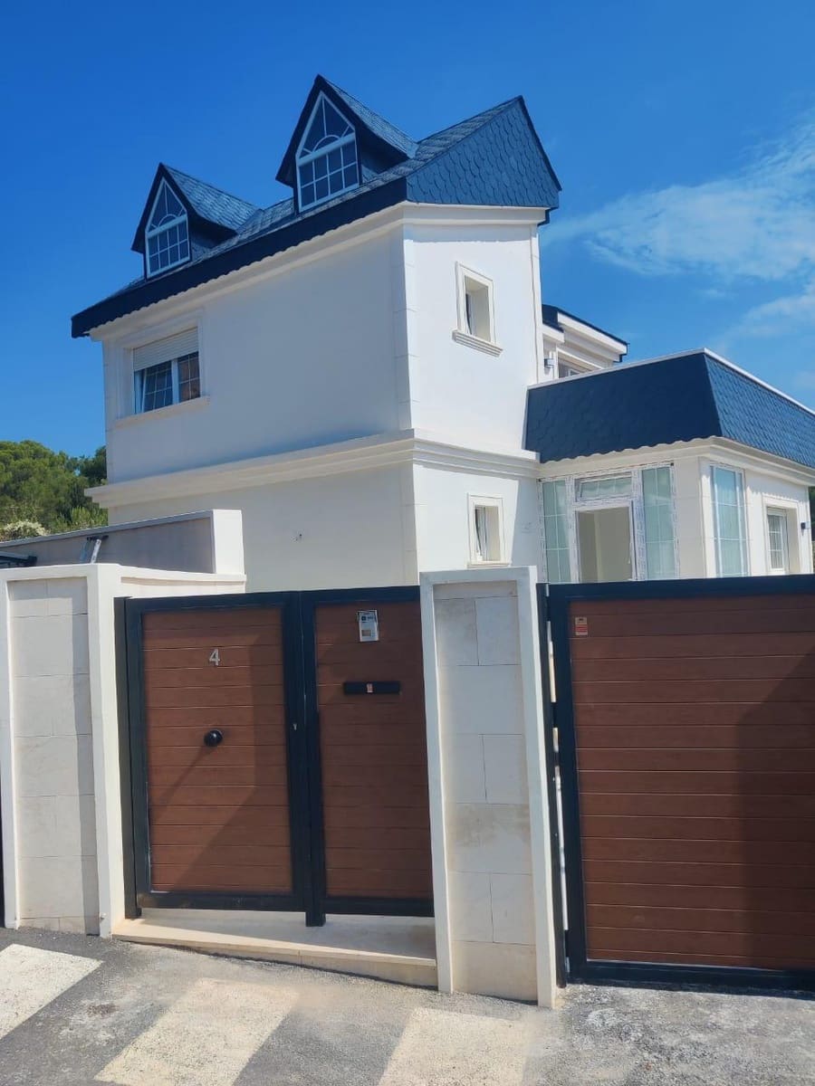 3 bedroom Villa for sale in Alicante / Alacant city with pool - € 560,000 (Ref: 8755661)