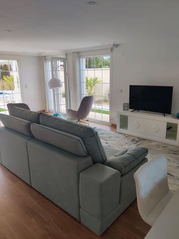 3 bedroom Villa for sale in Alicante / Alacant city with pool - € 560,000 (Ref: 8755661)