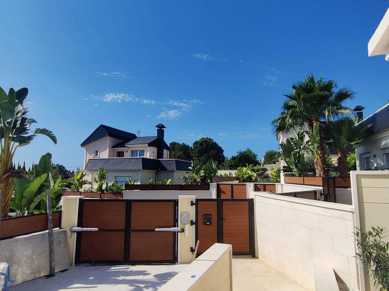 3 bedroom Villa for sale in Alicante / Alacant city with pool - € 560,000 (Ref: 8755661)