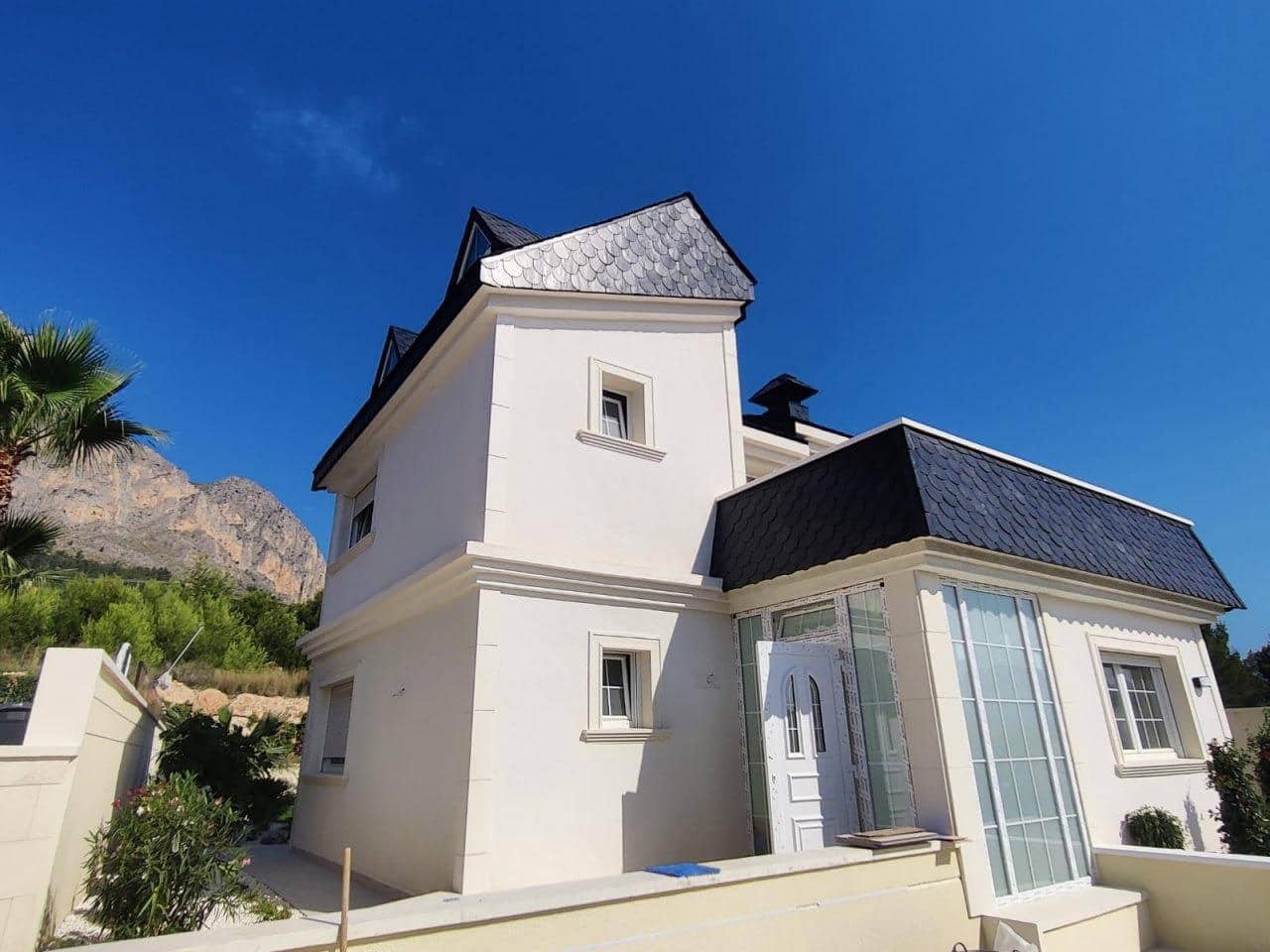 3 bedroom Villa for sale in Alicante / Alacant city with pool - € 560,000 (Ref: 8755661)