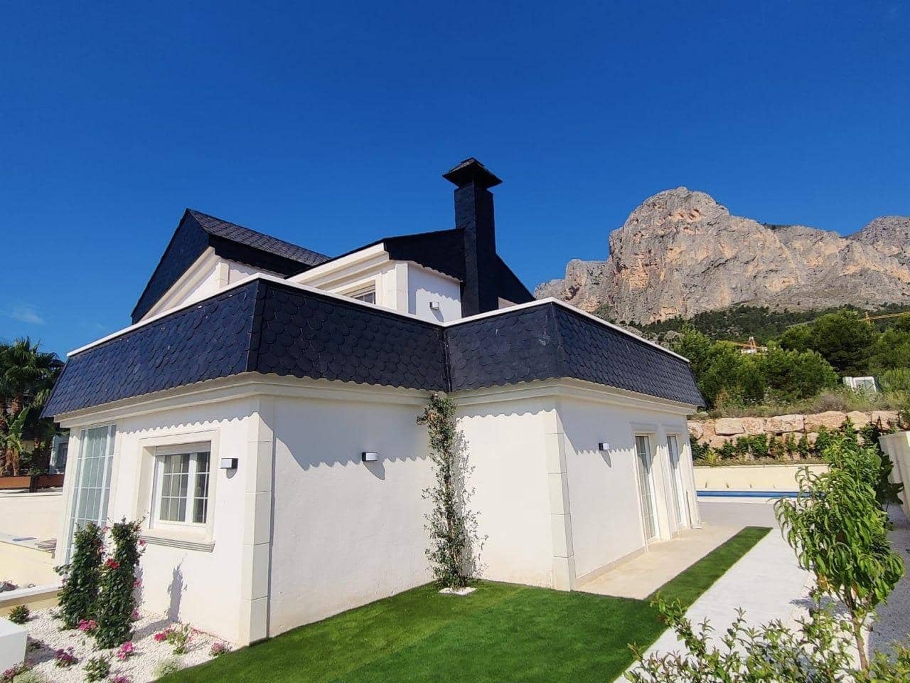 3 bedroom Villa for sale in Alicante / Alacant city with pool - € 560,000 (Ref: 8755661)