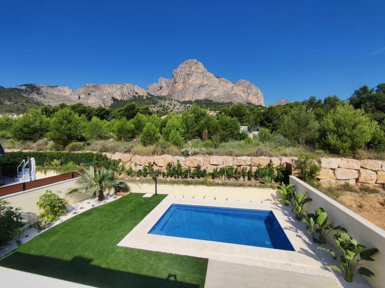 3 bedroom Villa for sale in Alicante / Alacant city with pool - € 560,000 (Ref: 8755661)