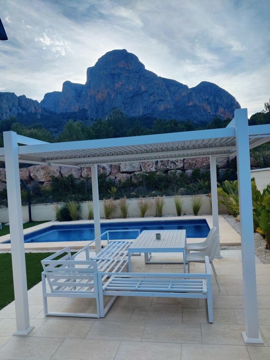 3 bedroom Villa for sale in Alicante / Alacant city with pool - € 560,000 (Ref: 8755661)