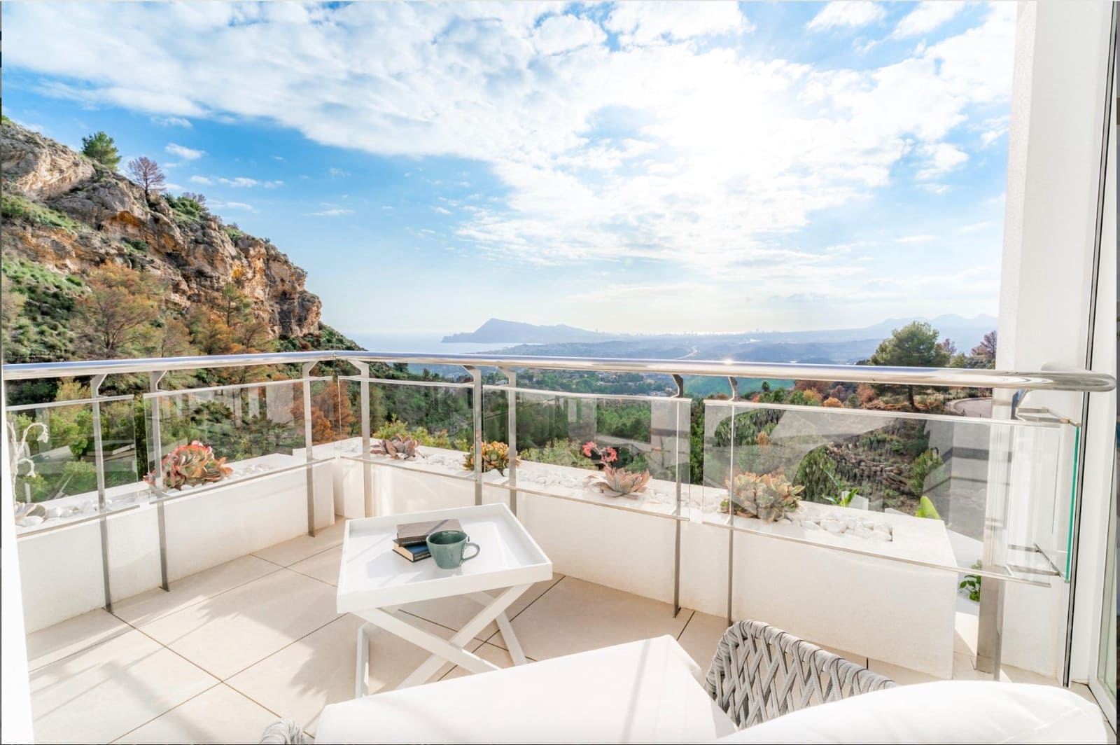 4 bedroom Villa for sale in Altea with pool - € 1,095,000 (Ref: 8802257)