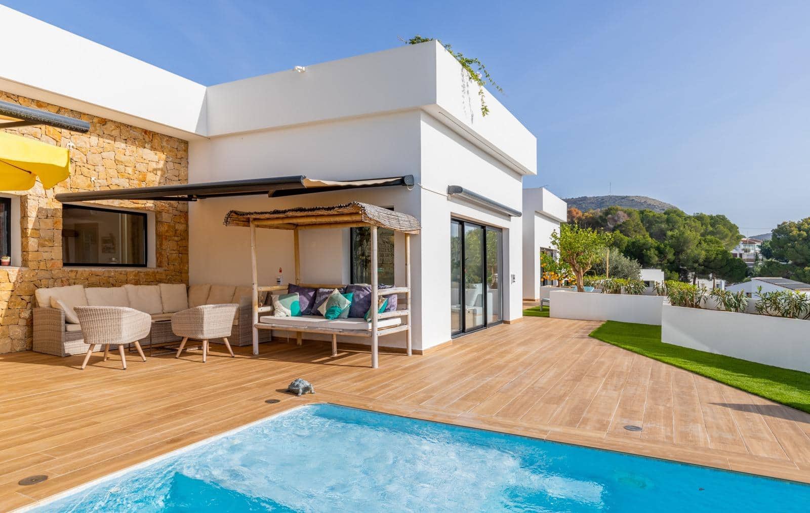 9 bedroom Villa for sale in Moraira with pool - € 2,595,000 (Ref: 8827537)