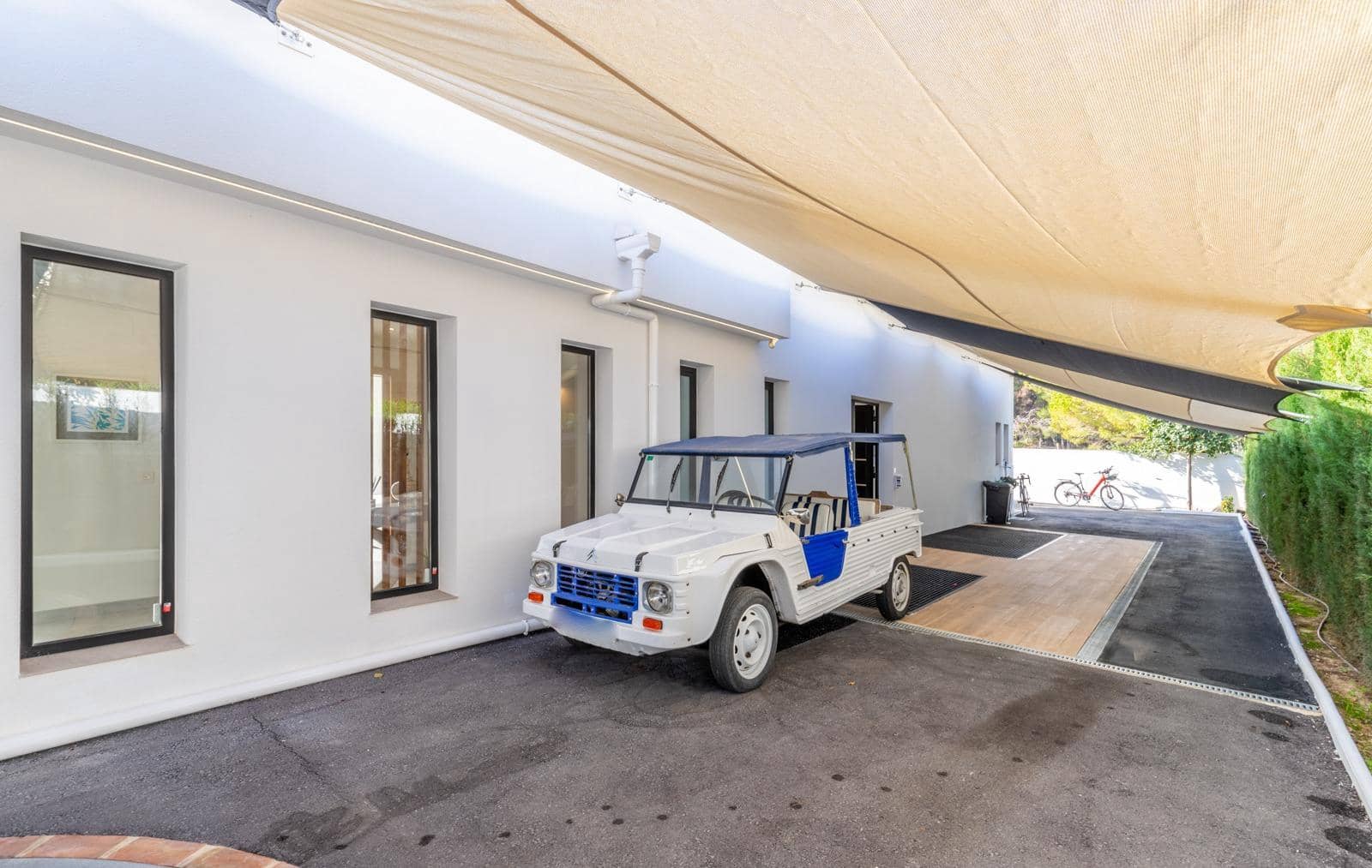 9 bedroom Villa for sale in Moraira with pool - € 2,595,000 (Ref: 8827537)