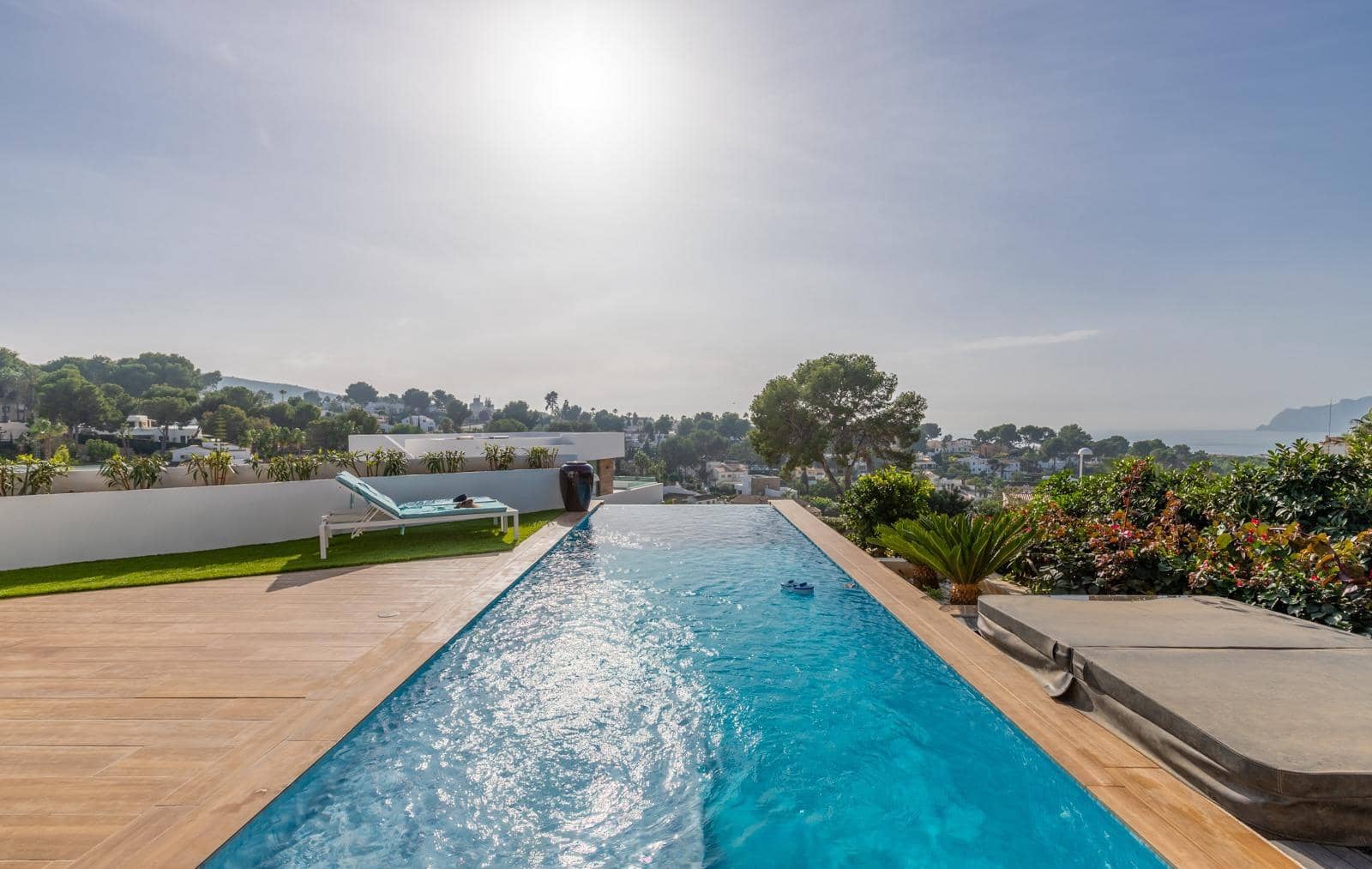 9 bedroom Villa for sale in Moraira with pool - € 2,595,000 (Ref: 8827537)